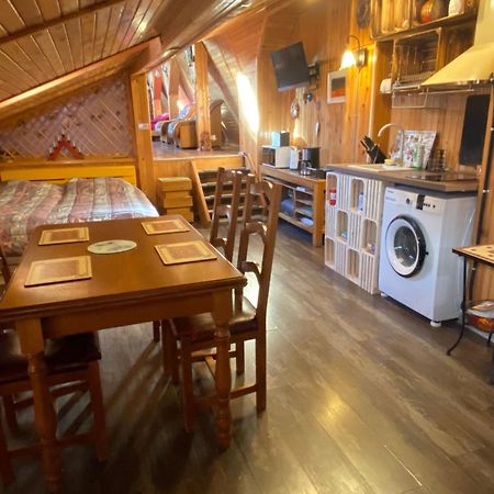 Wooden Attic Apartment Brasov Bagian luar foto