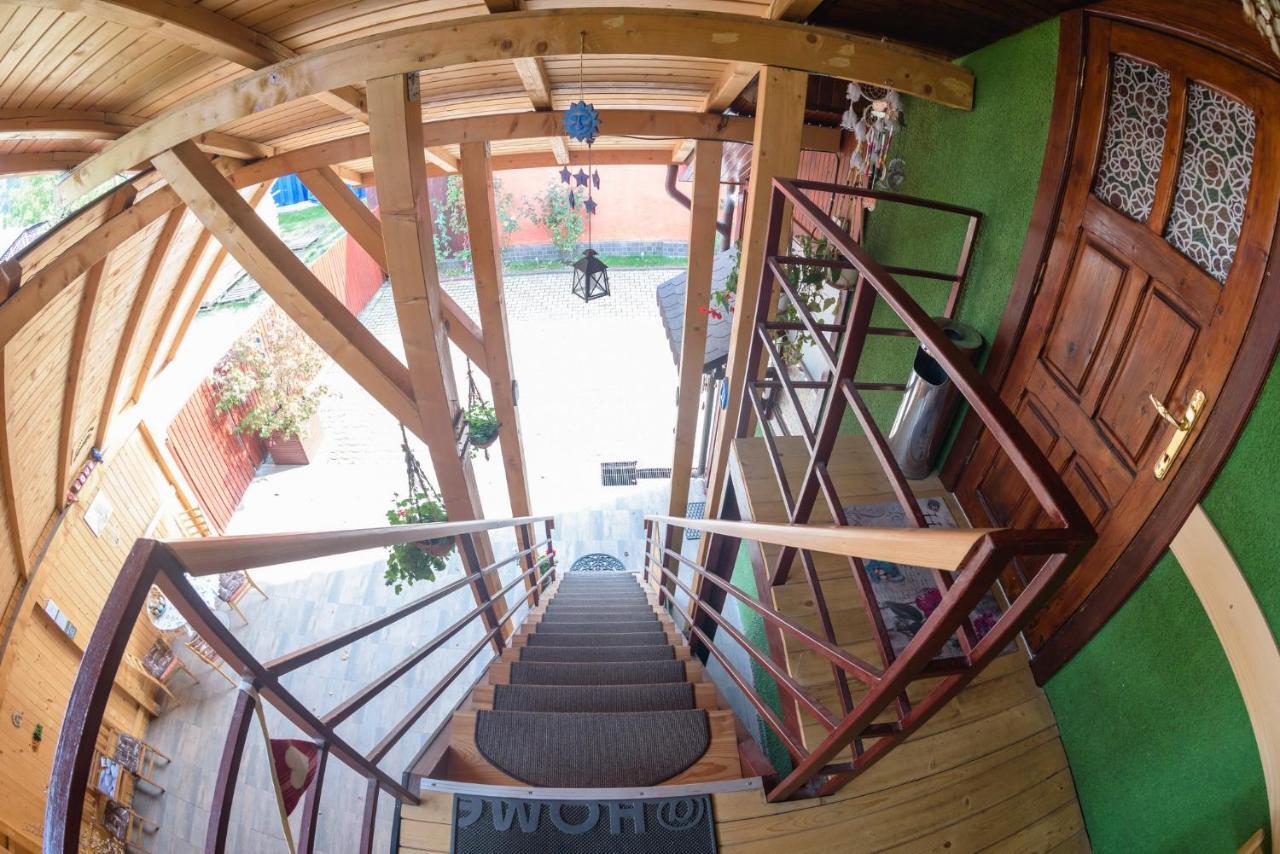 Wooden Attic Apartment Brasov Bagian luar foto