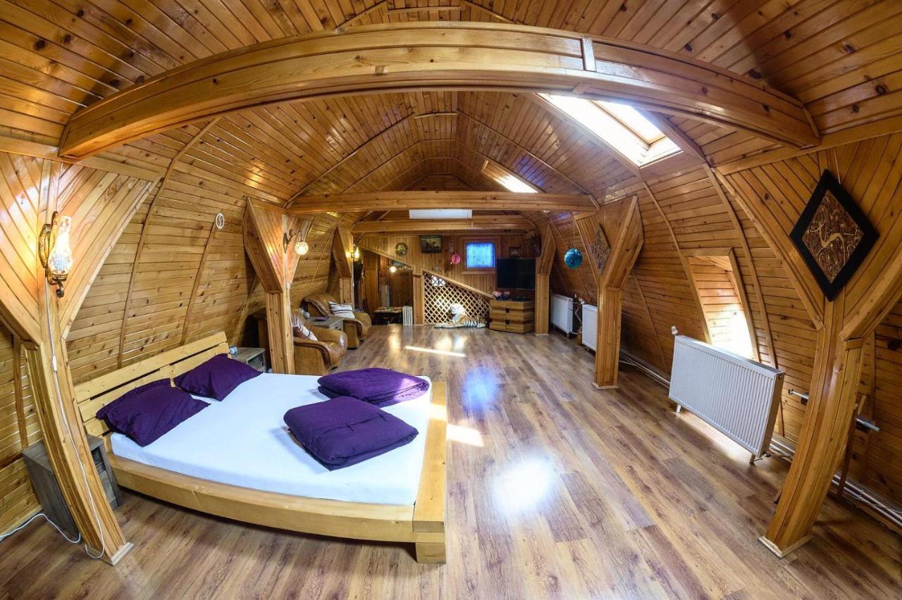 Wooden Attic Apartment Brasov Bagian luar foto